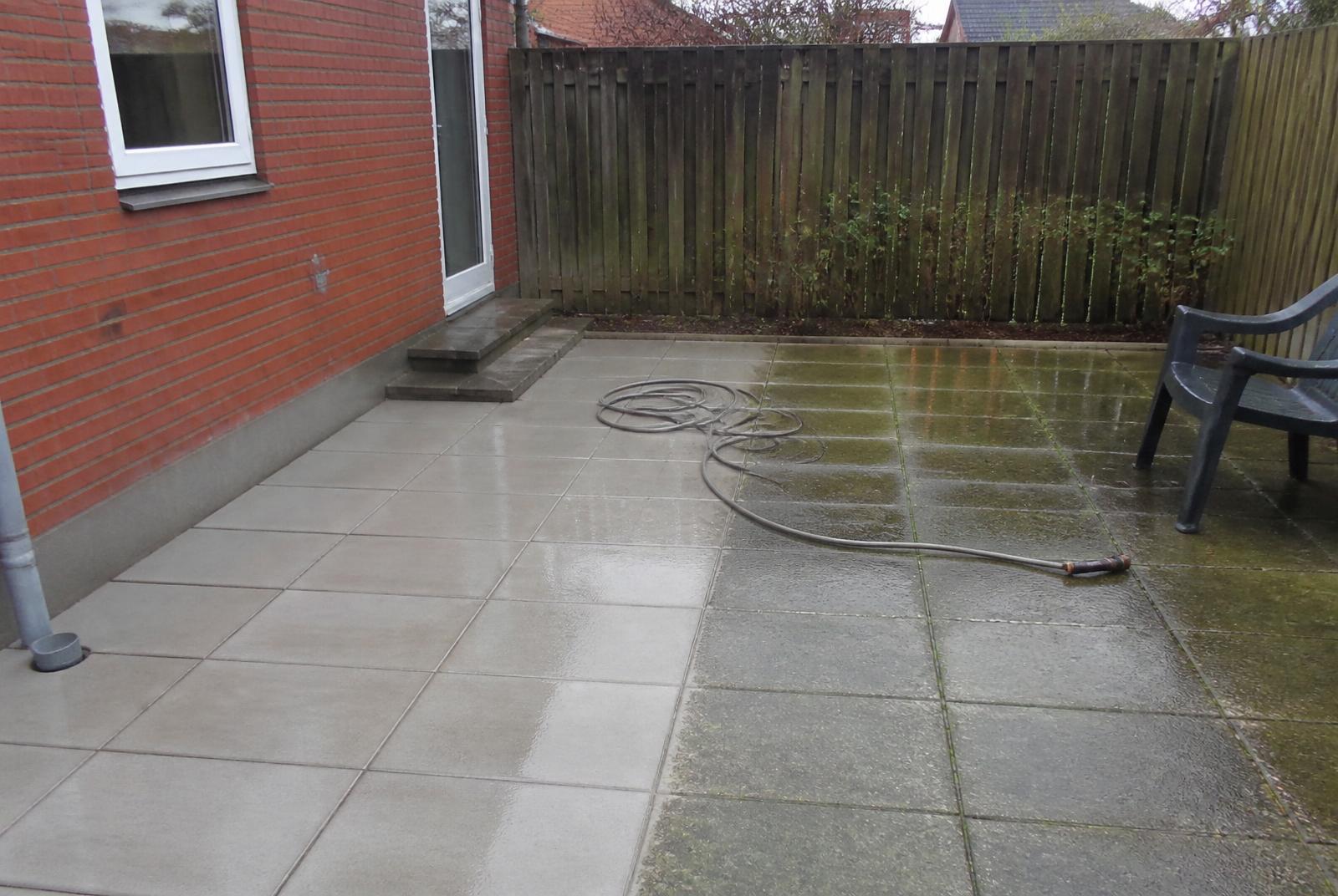 Nyrenset flisebelagt terrasse